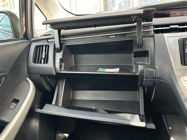 プリウス S ナビ スマートキー クルーズコントロール オートライト プッシュスタート ワンセグテレビ スペアキー有 社外18インチアルミホイール ステアリングスイッチ オートエアコン(4枚目)