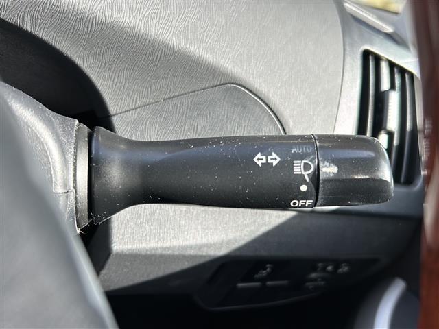 プリウス S ナビ スマートキー クルーズコントロール オートライト プッシュスタート ワンセグテレビ スペアキー有 社外18インチアルミホイール ステアリングスイッチ オートエアコン(10枚目)