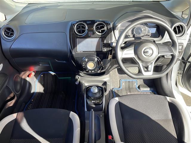 ノート ｅ－パワー　Ｘ　ドライブレコーダー　ＥＴＣ　バックカメラ　レーンキープアシスト　オートライト　スマートキー　プッシュスタート　パワーステアリング　パワーウィンド　横滑り防止　盗難防止装置　オートエアコン　衝突軽減（4枚目）