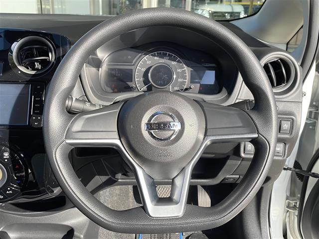 ノート ｅ－パワー　Ｘ　ドライブレコーダー　ＥＴＣ　バックカメラ　レーンキープアシスト　オートライト　スマートキー　プッシュスタート　パワーステアリング　パワーウィンド　横滑り防止　盗難防止装置　オートエアコン　衝突軽減（5枚目）