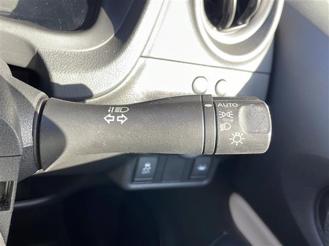 ノート ｅ－パワー　Ｘ　ドライブレコーダー　ＥＴＣ　バックカメラ　レーンキープアシスト　オートライト　スマートキー　プッシュスタート　パワーステアリング　パワーウィンド　横滑り防止　盗難防止装置　オートエアコン　衝突軽減（8枚目）