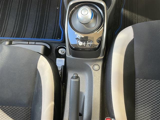 ノート ｅ－パワー　Ｘ　ドライブレコーダー　ＥＴＣ　バックカメラ　レーンキープアシスト　オートライト　スマートキー　プッシュスタート　パワーステアリング　パワーウィンド　横滑り防止　盗難防止装置　オートエアコン　衝突軽減（10枚目）