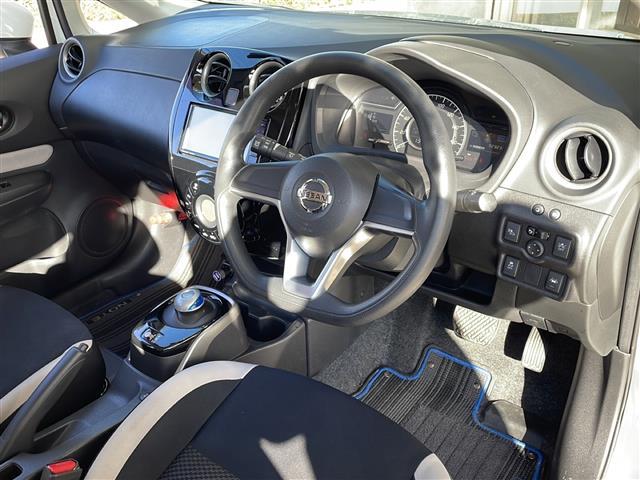 ノート ｅ－パワー　Ｘ　ドライブレコーダー　ＥＴＣ　バックカメラ　レーンキープアシスト　オートライト　スマートキー　プッシュスタート　パワーステアリング　パワーウィンド　横滑り防止　盗難防止装置　オートエアコン　衝突軽減（18枚目）