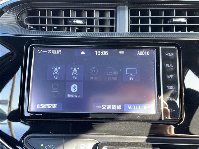 アクア クロスオーバー　グラム　純正ナビ（ＡＭ　ＦＭ　ＣＤ　ＤＶＤ　フルセグ　ＳＤ　Ｂｌｕｅｔｏｏｔｈ）バックカメラ　ハーフレザーシート　ルーフレール　ステアリングリモコン　コーナーセンサー　ＥＴＣ　純正アルミホイール　スマートキー（3枚目）