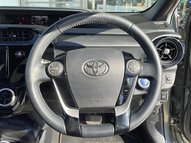 アクア クロスオーバー　グラム　純正ナビ（ＡＭ　ＦＭ　ＣＤ　ＤＶＤ　フルセグ　ＳＤ　Ｂｌｕｅｔｏｏｔｈ）バックカメラ　ハーフレザーシート　ルーフレール　ステアリングリモコン　コーナーセンサー　ＥＴＣ　純正アルミホイール　スマートキー（5枚目）