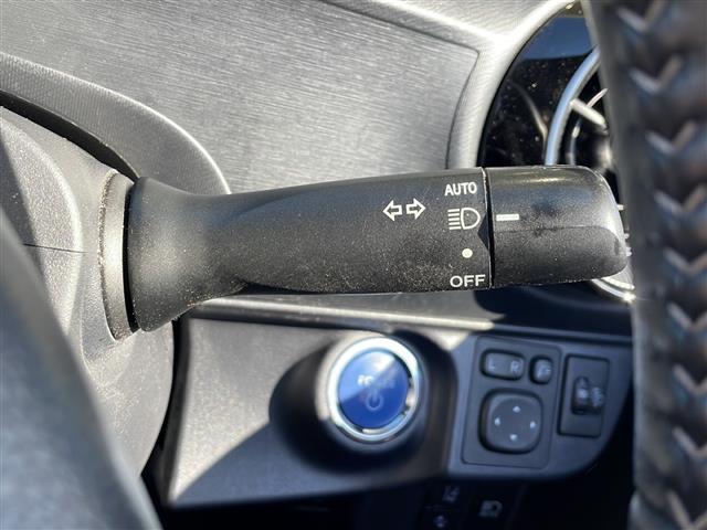 アクア クロスオーバー　グラム　純正ナビ（ＡＭ　ＦＭ　ＣＤ　ＤＶＤ　フルセグ　ＳＤ　Ｂｌｕｅｔｏｏｔｈ）バックカメラ　ハーフレザーシート　ルーフレール　ステアリングリモコン　コーナーセンサー　ＥＴＣ　純正アルミホイール　スマートキー（10枚目）