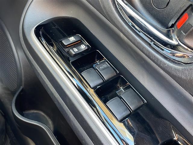 アクア クロスオーバー　グラム　純正ナビ（ＡＭ　ＦＭ　ＣＤ　ＤＶＤ　フルセグ　ＳＤ　Ｂｌｕｅｔｏｏｔｈ）バックカメラ　ハーフレザーシート　ルーフレール　ステアリングリモコン　コーナーセンサー　ＥＴＣ　純正アルミホイール　スマートキー（11枚目）