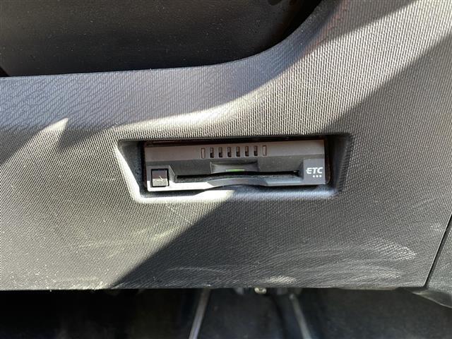 アクア クロスオーバー　グラム　純正ナビ（ＡＭ　ＦＭ　ＣＤ　ＤＶＤ　フルセグ　ＳＤ　Ｂｌｕｅｔｏｏｔｈ）バックカメラ　ハーフレザーシート　ルーフレール　ステアリングリモコン　コーナーセンサー　ＥＴＣ　純正アルミホイール　スマートキー（13枚目）