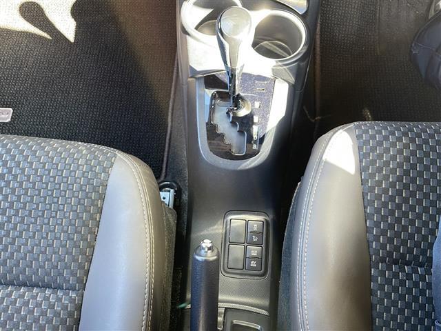 アクア クロスオーバー　グラム　純正ナビ（ＡＭ　ＦＭ　ＣＤ　ＤＶＤ　フルセグ　ＳＤ　Ｂｌｕｅｔｏｏｔｈ）バックカメラ　ハーフレザーシート　ルーフレール　ステアリングリモコン　コーナーセンサー　ＥＴＣ　純正アルミホイール　スマートキー（15枚目）