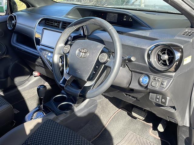 アクア クロスオーバー　グラム　純正ナビ（ＡＭ　ＦＭ　ＣＤ　ＤＶＤ　フルセグ　ＳＤ　Ｂｌｕｅｔｏｏｔｈ）バックカメラ　ハーフレザーシート　ルーフレール　ステアリングリモコン　コーナーセンサー　ＥＴＣ　純正アルミホイール　スマートキー（19枚目）