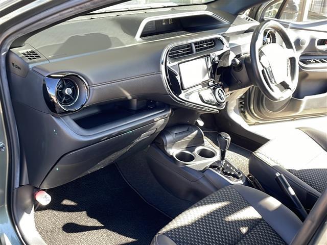 アクア クロスオーバー　グラム　純正ナビ（ＡＭ　ＦＭ　ＣＤ　ＤＶＤ　フルセグ　ＳＤ　Ｂｌｕｅｔｏｏｔｈ）バックカメラ　ハーフレザーシート　ルーフレール　ステアリングリモコン　コーナーセンサー　ＥＴＣ　純正アルミホイール　スマートキー（23枚目）