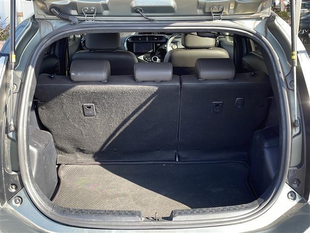 アクア クロスオーバー　グラム　純正ナビ（ＡＭ　ＦＭ　ＣＤ　ＤＶＤ　フルセグ　ＳＤ　Ｂｌｕｅｔｏｏｔｈ）バックカメラ　ハーフレザーシート　ルーフレール　ステアリングリモコン　コーナーセンサー　ＥＴＣ　純正アルミホイール　スマートキー（26枚目）