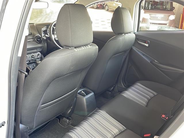 ＭＡＺＤＡ２ １５Ｓ　純正ナビ　ドライブレコーダー　ＥＴＣ　アイドリングストップ　ステアリングリモコン　オートライト　オートハイビーム　レーンキープアシスト　コーナーセンサー　プッシュスタート　スマートキー　ＢＳＭ（27枚目）