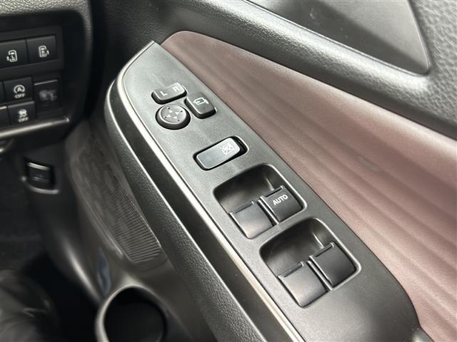 ソリオバンディット ハイブリッドＭＶ　純正ナビ　レーダークルーズコントロール　バックカメラ　ＢＳＭ　両側パワースライドドア　シートヒーター　ステアリングリモコン　レーンキープアシスト　オートライト　オートハイビーム　アイドリングストップ（17枚目）