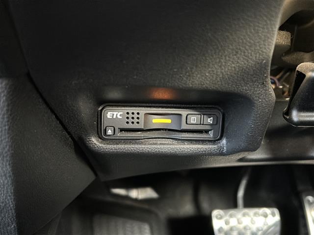 フィットハイブリッド Ｓパッケージ　純正ナビ・衝突軽減・レーンキープ・クルコン・バックカメラ・ビルトインＥＴＣ・ＬＥＤヘッドライト・オートライト・オートハイビーム・フォグランプ・社外フロアマット・純正アルミホイール・スマートキー（6枚目）