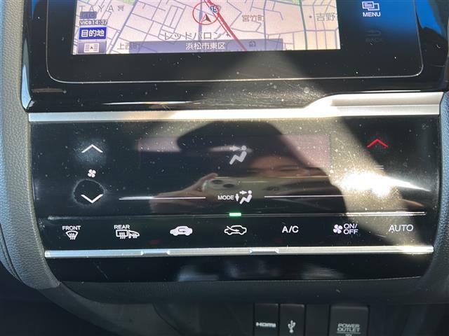 フィットハイブリッド Ｓパッケージ　純正ナビ・衝突軽減・レーンキープ・クルコン・バックカメラ・ビルトインＥＴＣ・ＬＥＤヘッドライト・オートライト・オートハイビーム・フォグランプ・社外フロアマット・純正アルミホイール・スマートキー（13枚目）