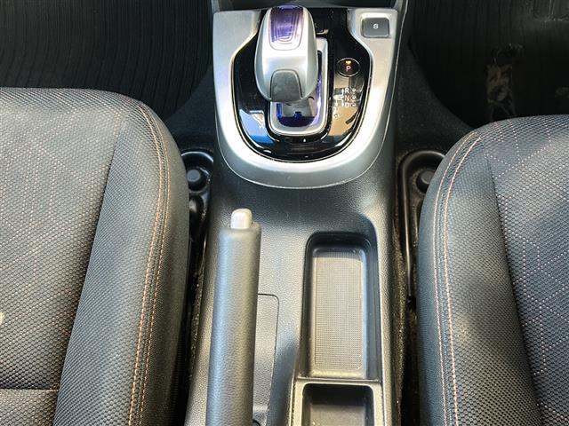 フィットハイブリッド Ｓパッケージ　純正ナビ・衝突軽減・レーンキープ・クルコン・バックカメラ・ビルトインＥＴＣ・ＬＥＤヘッドライト・オートライト・オートハイビーム・フォグランプ・社外フロアマット・純正アルミホイール・スマートキー（14枚目）