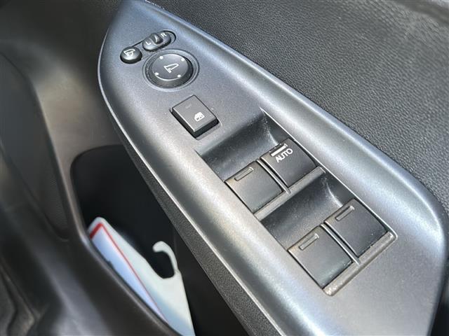 フィットハイブリッド Ｓパッケージ　純正ナビ・衝突軽減・レーンキープ・クルコン・バックカメラ・ビルトインＥＴＣ・ＬＥＤヘッドライト・オートライト・オートハイビーム・フォグランプ・社外フロアマット・純正アルミホイール・スマートキー（16枚目）