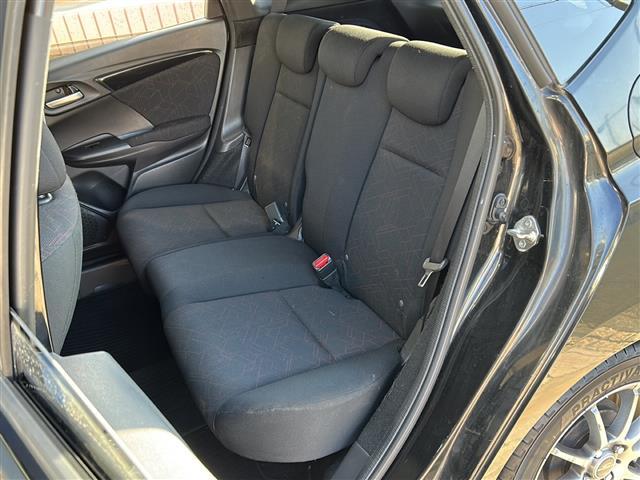 フィットハイブリッド Ｓパッケージ　純正ナビ・衝突軽減・レーンキープ・クルコン・バックカメラ・ビルトインＥＴＣ・ＬＥＤヘッドライト・オートライト・オートハイビーム・フォグランプ・社外フロアマット・純正アルミホイール・スマートキー（26枚目）