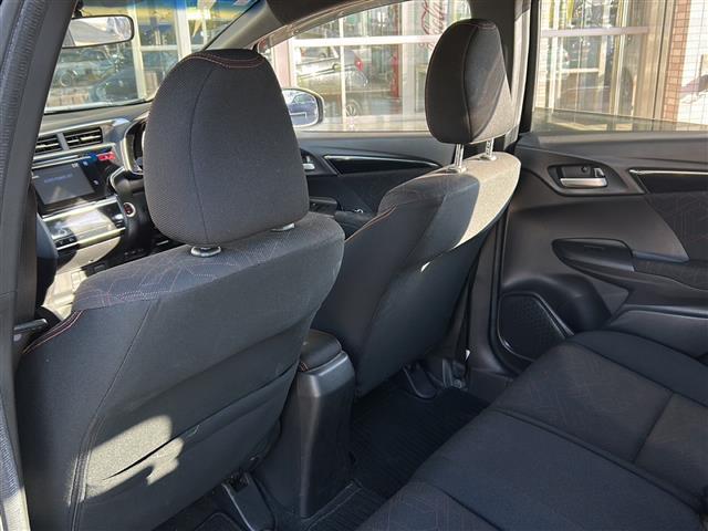 フィットハイブリッド Ｓパッケージ　純正ナビ・衝突軽減・レーンキープ・クルコン・バックカメラ・ビルトインＥＴＣ・ＬＥＤヘッドライト・オートライト・オートハイビーム・フォグランプ・社外フロアマット・純正アルミホイール・スマートキー（27枚目）