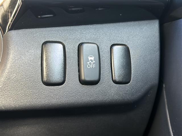 ギャランフォルティススポーツバック ラリーアート　社外ナビ・衝突軽減・クルコン・バックカメラ・ＥＴＣ・パドルシフト・ステリモ・純正フロアマット・純正アルミホイール・キセノンヘッドライト・オートライト・フォグランプ・スマートキー・プッシュスタート（5枚目）