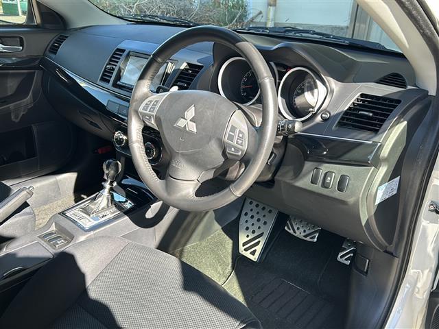 ギャランフォルティススポーツバック ラリーアート　社外ナビ・衝突軽減・クルコン・バックカメラ・ＥＴＣ・パドルシフト・ステリモ・純正フロアマット・純正アルミホイール・キセノンヘッドライト・オートライト・フォグランプ・スマートキー・プッシュスタート（21枚目）