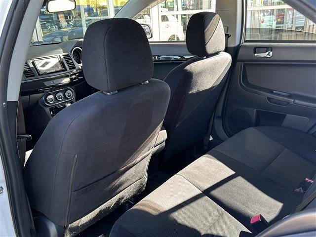 ギャランフォルティススポーツバック ラリーアート　社外ナビ・衝突軽減・クルコン・バックカメラ・ＥＴＣ・パドルシフト・ステリモ・純正フロアマット・純正アルミホイール・キセノンヘッドライト・オートライト・フォグランプ・スマートキー・プッシュスタート（27枚目）