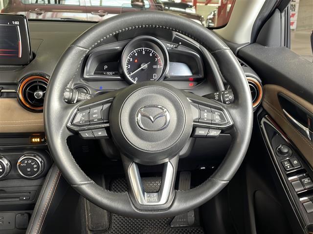 デミオ １３Ｓテーラードブラウン　純正ナビ　ドライブレコーダー　レーダークルーズコントロール　ヘッドアップディスプレイ　ＥＴＣ　ＢＳＭ　スマートキー　シートヒーター　コーナーセンサー　ステアリングリモコン　レーンキープ　ＭＴモード付き（9枚目）