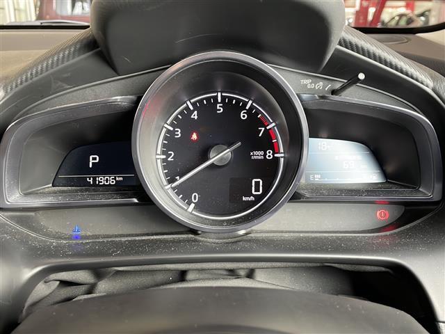 デミオ １３Ｓテーラードブラウン　純正ナビ　ドライブレコーダー　レーダークルーズコントロール　ヘッドアップディスプレイ　ＥＴＣ　ＢＳＭ　スマートキー　シートヒーター　コーナーセンサー　ステアリングリモコン　レーンキープ　ＭＴモード付き（10枚目）