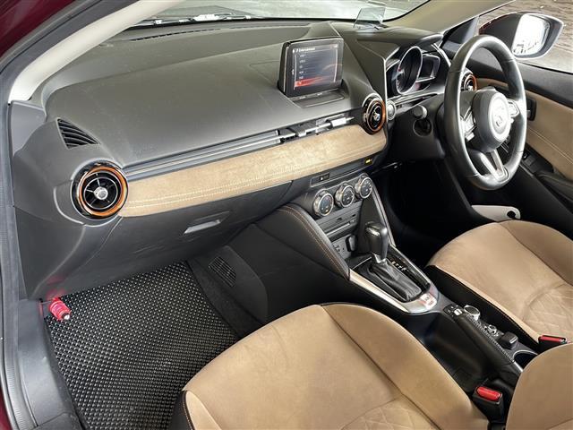 デミオ １３Ｓテーラードブラウン　純正ナビ　ドライブレコーダー　レーダークルーズコントロール　ヘッドアップディスプレイ　ＥＴＣ　ＢＳＭ　スマートキー　シートヒーター　コーナーセンサー　ステアリングリモコン　レーンキープ　ＭＴモード付き（23枚目）