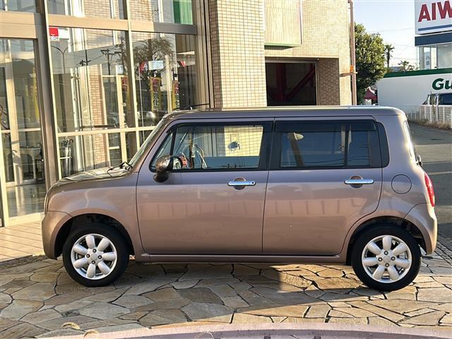 アルトラパン 10thアニバーサリーリミテッド 社外ナビ シートヒーターD席 ETC 純正アルミホイール 純正フロアマット スマートキー スペアキー×1 プッシュスタート オートエアコン ハロゲンヘッドライト Wエアバッグ パワーウィンドウ ABS(5枚目)