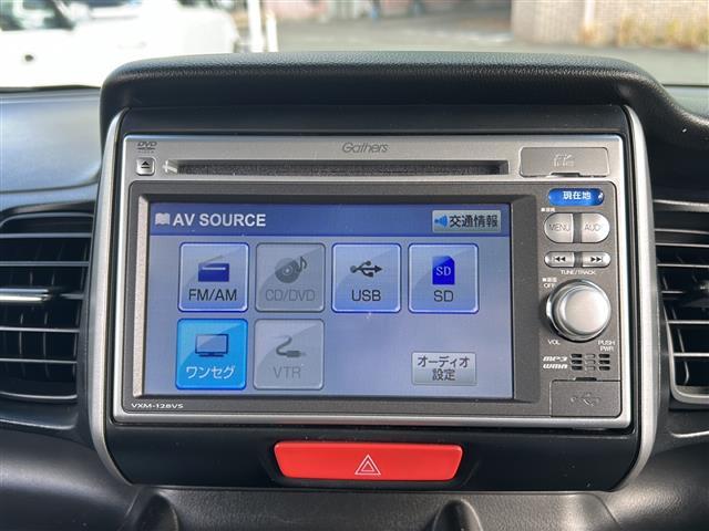 Ｎ－ＢＯＸ Ｇ　ＳＳパッケージ　純正ナビ　ルーフキャリア　両側パワースライドドア　ステアリングリモコン　バックカメラ　アイドリングストップ　横滑り防止　プッシュスタート　スマートキー　ＥＴＣ　盗難防止装置　パワーステアリング（3枚目）