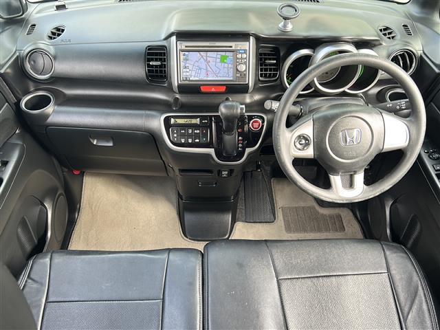 Ｎ－ＢＯＸ Ｇ　ＳＳパッケージ　純正ナビ　ルーフキャリア　両側パワースライドドア　ステアリングリモコン　バックカメラ　アイドリングストップ　横滑り防止　プッシュスタート　スマートキー　ＥＴＣ　盗難防止装置　パワーステアリング（5枚目）