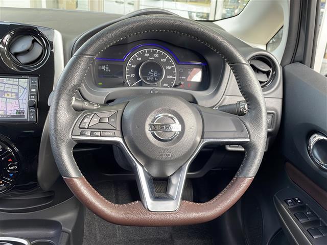 ノート ｅ－パワー　Ｘ　モード・プレミア　純正ナビ・衝突軽減・横滑り防止装置・レーンキープ・バックカメラ・ＥＴＣ・ステリモ・スマートキー・プッシュスタート・スペアキー１本・社外アルミホイール・オートライト（7枚目）