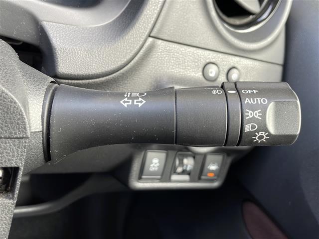 ノート ｅ－パワー　Ｘ　モード・プレミア　純正ナビ・衝突軽減・横滑り防止装置・レーンキープ・バックカメラ・ＥＴＣ・ステリモ・スマートキー・プッシュスタート・スペアキー１本・社外アルミホイール・オートライト（10枚目）