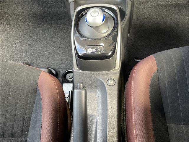 ノート ｅ－パワー　Ｘ　モード・プレミア　純正ナビ・衝突軽減・横滑り防止装置・レーンキープ・バックカメラ・ＥＴＣ・ステリモ・スマートキー・プッシュスタート・スペアキー１本・社外アルミホイール・オートライト（12枚目）