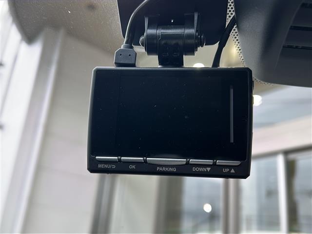 ノート ｅ－パワー　Ｘ　純正ナビ　バックカメラ　ステアリングリモコン　アイドリングストップ　レーンキープアシスト　オートライト　パワーステアリング　パワーウィンド　プッシュスタート　スマートキー　エマージェンシーブレーキ（14枚目）