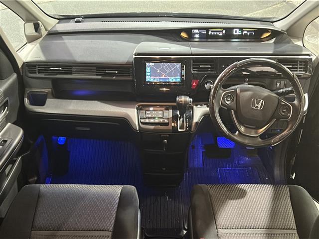 ステップワゴンスパーダ スパーダ　プッシュスタート　パワステ　パワーウィンドウ　アイドリングストップ　スマートキー　クルーズコントロール　純正ナビ　Ｂｌｕｅｔｏｏｔｈ　フリップダウン　バックカメラ　片側パワスラ　ステアリングスイッチ（2枚目）