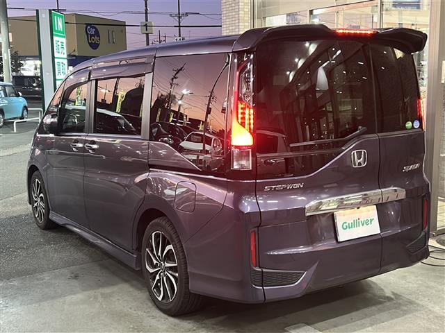 ステップワゴンスパーダ スパーダ　プッシュスタート　パワステ　パワーウィンドウ　アイドリングストップ　スマートキー　クルーズコントロール　純正ナビ　Ｂｌｕｅｔｏｏｔｈ　フリップダウン　バックカメラ　片側パワスラ　ステアリングスイッチ（3枚目）