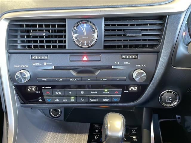 ＲＸ ＲＸ２００ｔ　Ｆスポーツ　純正ナビ・サンルーフ・衝突軽減・レーンキープ・追従クルコン・ＢＳＭ・コーナーセンサー前後・バックカメラ・ＥＴＣ２．０・ドラレコ前・ＨＵＤ・パワーバックドア・レザーシート・パワーシート・シートヒーター（15枚目）