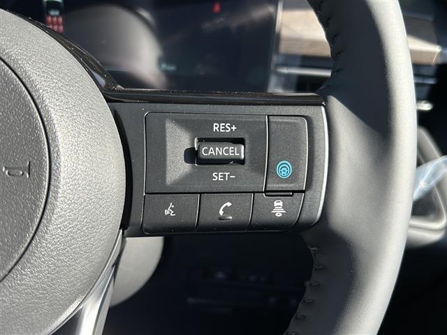 セレナ e-パワー ハイウェイスターV アラウンドビューモニター デジタルインナーミラー リアエアコン フリップダウンモニター プロパイロット 電動パーキング ワイヤレス充電 オートハイビーム e-Pedal USB充電 LEDヘッドライト(8枚目)