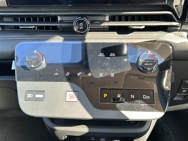 セレナ e-パワー ハイウェイスターV アラウンドビューモニター デジタルインナーミラー リアエアコン フリップダウンモニター プロパイロット 電動パーキング ワイヤレス充電 オートハイビーム e-Pedal USB充電 LEDヘッドライト(16枚目)