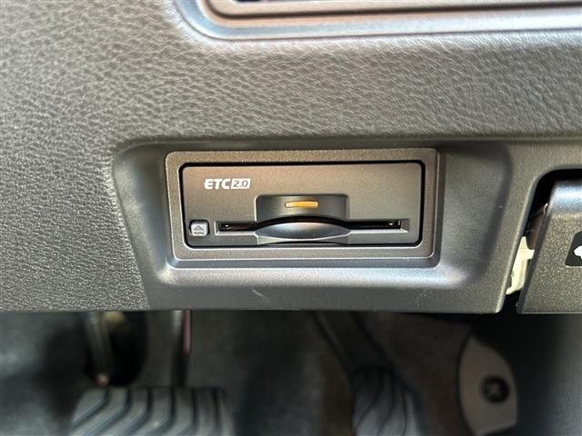 セレナ e-パワー ハイウェイスターV アラウンドビューモニター デジタルインナーミラー リアエアコン フリップダウンモニター プロパイロット 電動パーキング ワイヤレス充電 オートハイビーム e-Pedal USB充電 LEDヘッドライト(18枚目)