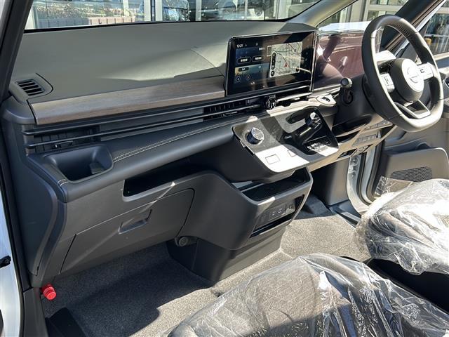 セレナ e-パワー ハイウェイスターV アラウンドビューモニター デジタルインナーミラー リアエアコン フリップダウンモニター プロパイロット 電動パーキング ワイヤレス充電 オートハイビーム e-Pedal USB充電 LEDヘッドライト(27枚目)