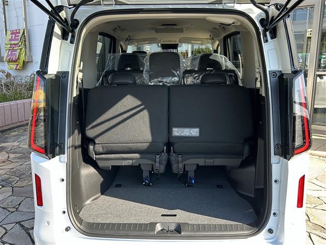 セレナ e-パワー ハイウェイスターV アラウンドビューモニター デジタルインナーミラー リアエアコン フリップダウンモニター プロパイロット 電動パーキング ワイヤレス充電 オートハイビーム e-Pedal USB充電 LEDヘッドライト(30枚目)