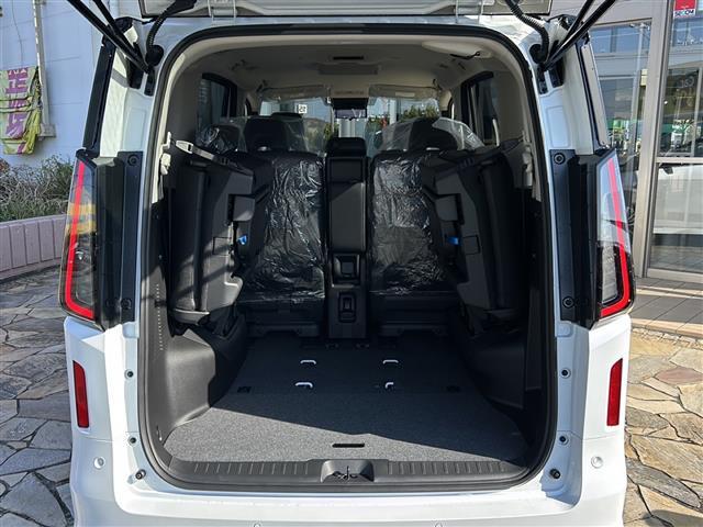 セレナ e-パワー ハイウェイスターV アラウンドビューモニター デジタルインナーミラー リアエアコン フリップダウンモニター プロパイロット 電動パーキング ワイヤレス充電 オートハイビーム e-Pedal USB充電 LEDヘッドライト(31枚目)