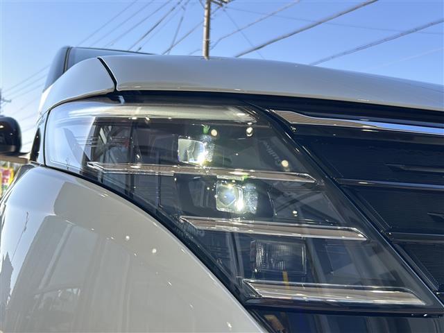 セレナ e-パワー ハイウェイスターV アラウンドビューモニター デジタルインナーミラー リアエアコン フリップダウンモニター プロパイロット 電動パーキング ワイヤレス充電 オートハイビーム e-Pedal USB充電 LEDヘッドライト(40枚目)