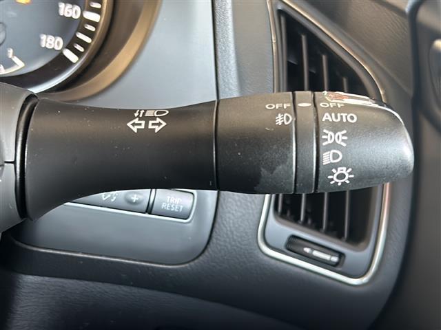 スカイライン 400R 純正ナビ レーダークルーズコントロール シートヒーター テレスコ 全方位カメラ スマートキー パドルシフト オートライト スペアキー 取扱説明書 保証書 ETC LEDヘッドライト パワーシート(13枚目)