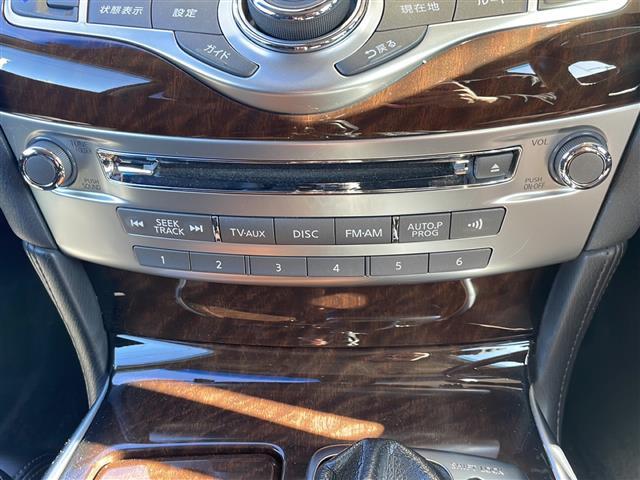 フーガ ２５０ＧＴ　純正ナビ　クルーズコントロール　ＥＴＣ　バックカメラ　パワーシート　純正フロアマット　シートメモリー　ステアリングリモコン　テレスコピックステアリング　車高調整式サスペンション　ＬＥＤヘッドライト（12枚目）