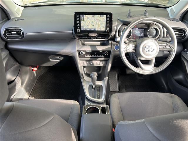 ヤリスクロス ハイブリッドG 純正ナビ バックカメラ コーナーセンサー BSM ETC レーダークルーズコントロール シートヒーター ドライブレコーダー ハンドルヒーター スマートキー SOSコール オートホールド 保証書(5枚目)